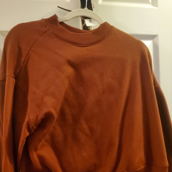 Cropped Sweatshirt - Picture 3 of 6